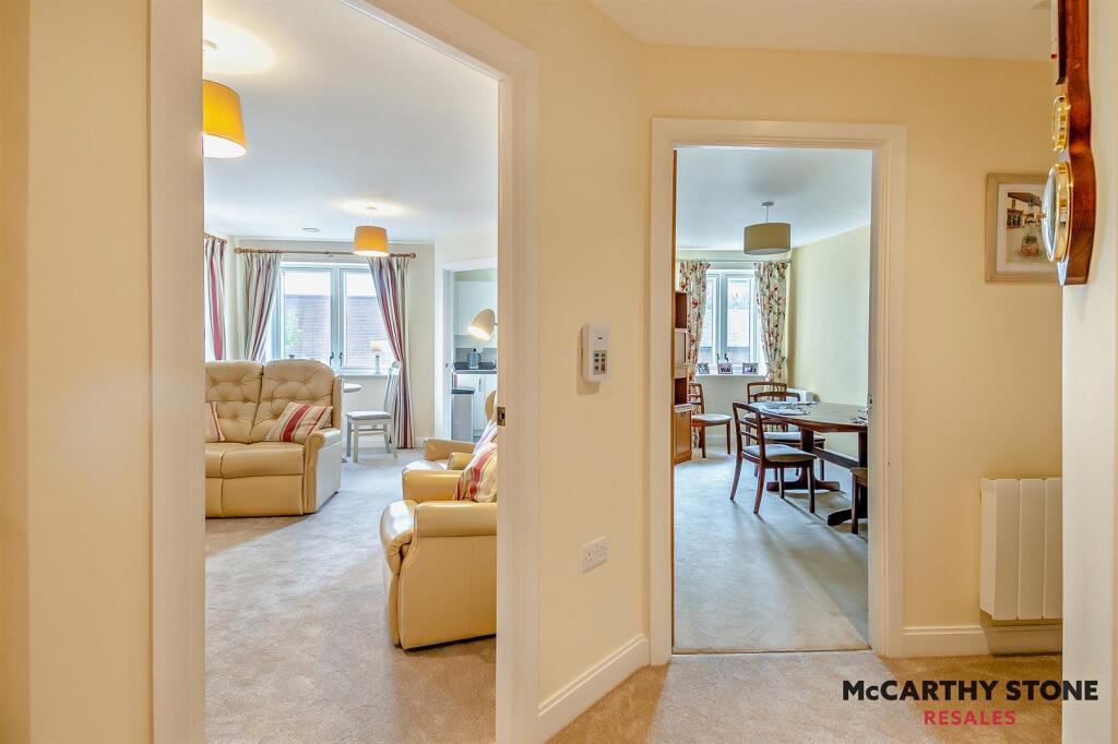 8618101-interior18-800.JPG