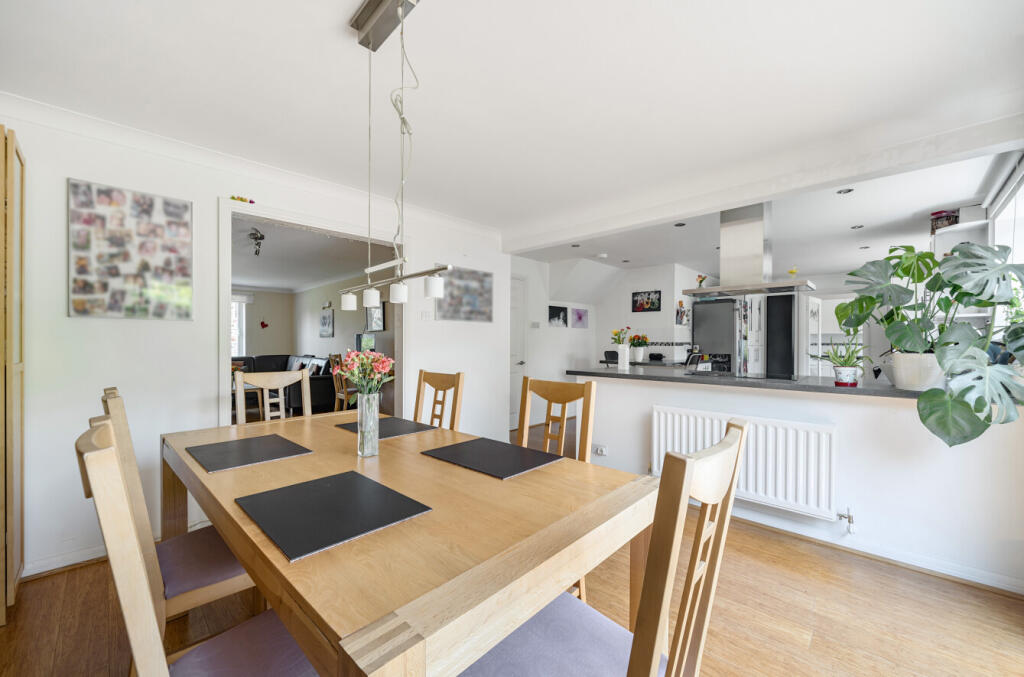 1326476-5-687a4b7...