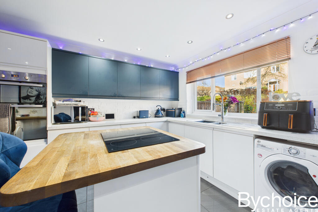 CAM05454G0-PR0088-STILL011