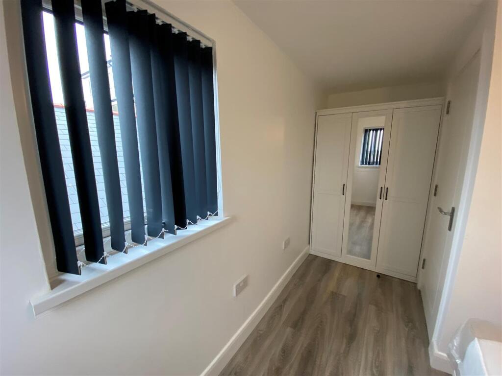 98 Holton Road - Flat 2 - Bedroom 2.jpg