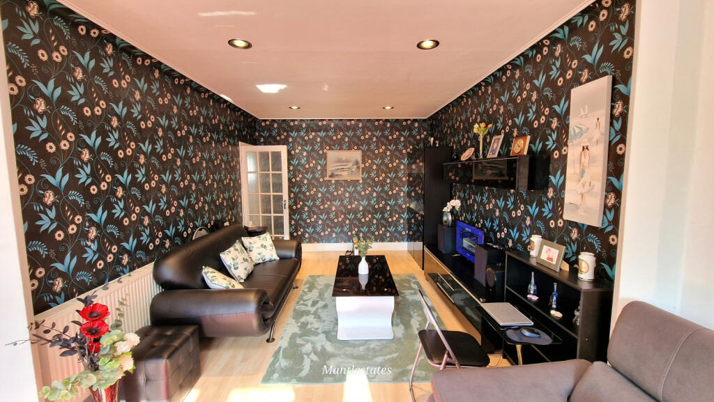 REAR RECEPTION