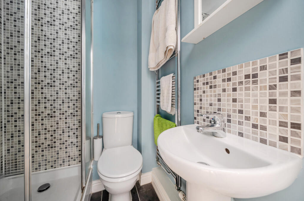 1341884-4-68a836b...