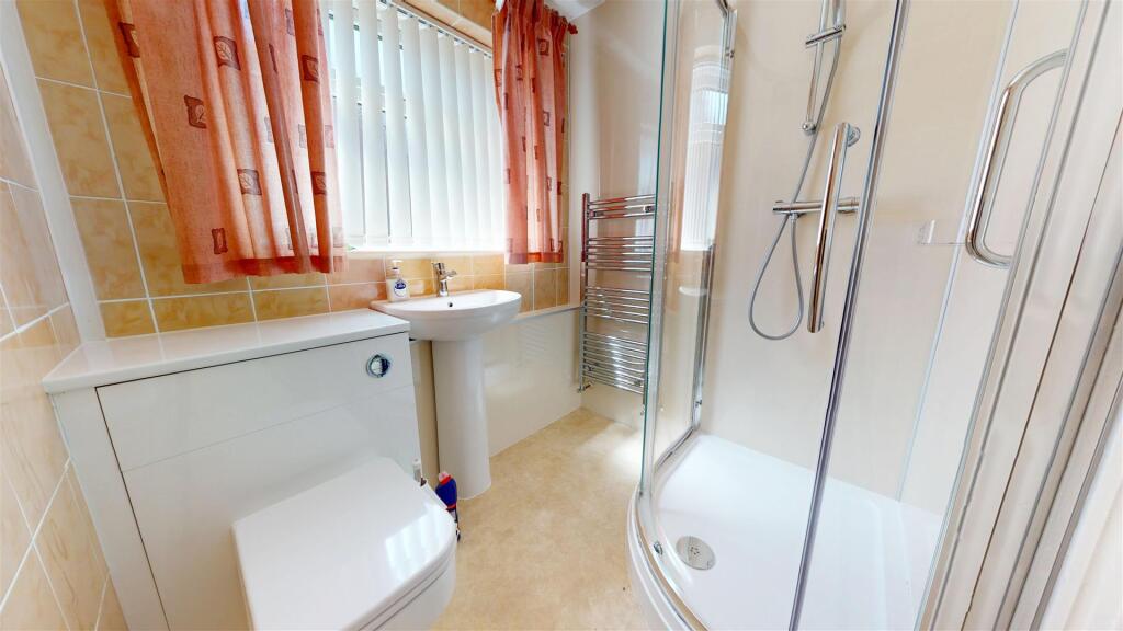 Duxbury Close Shoer Room