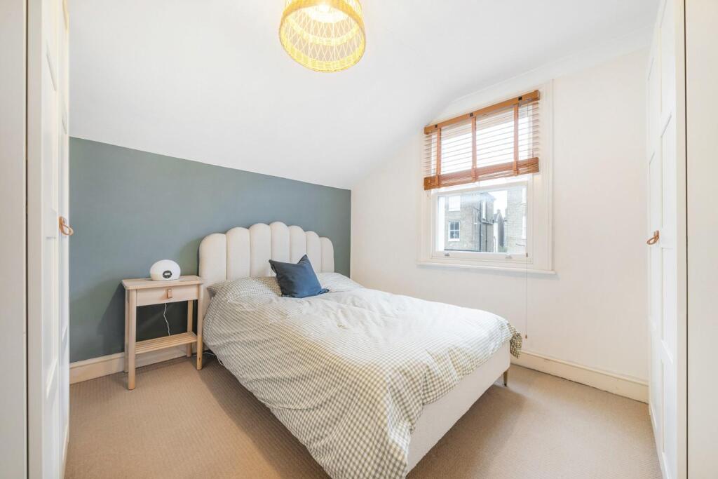 Bedroom 1.jpg