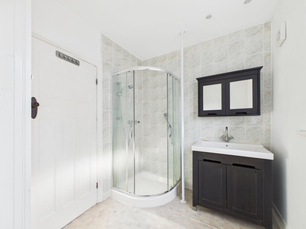 CAM02386G0-PR0142-STILL033