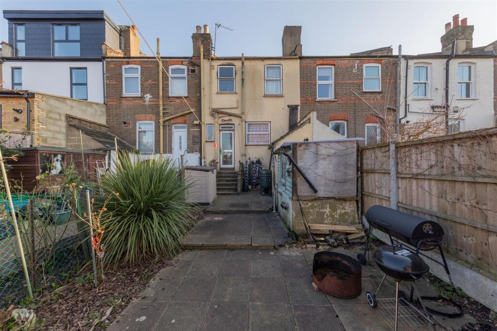Queen Elizabeth Road, E17