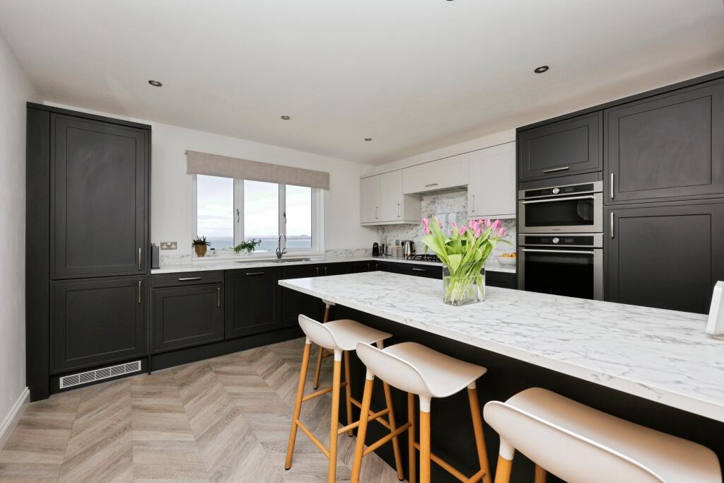 Breakfasting Kitchen