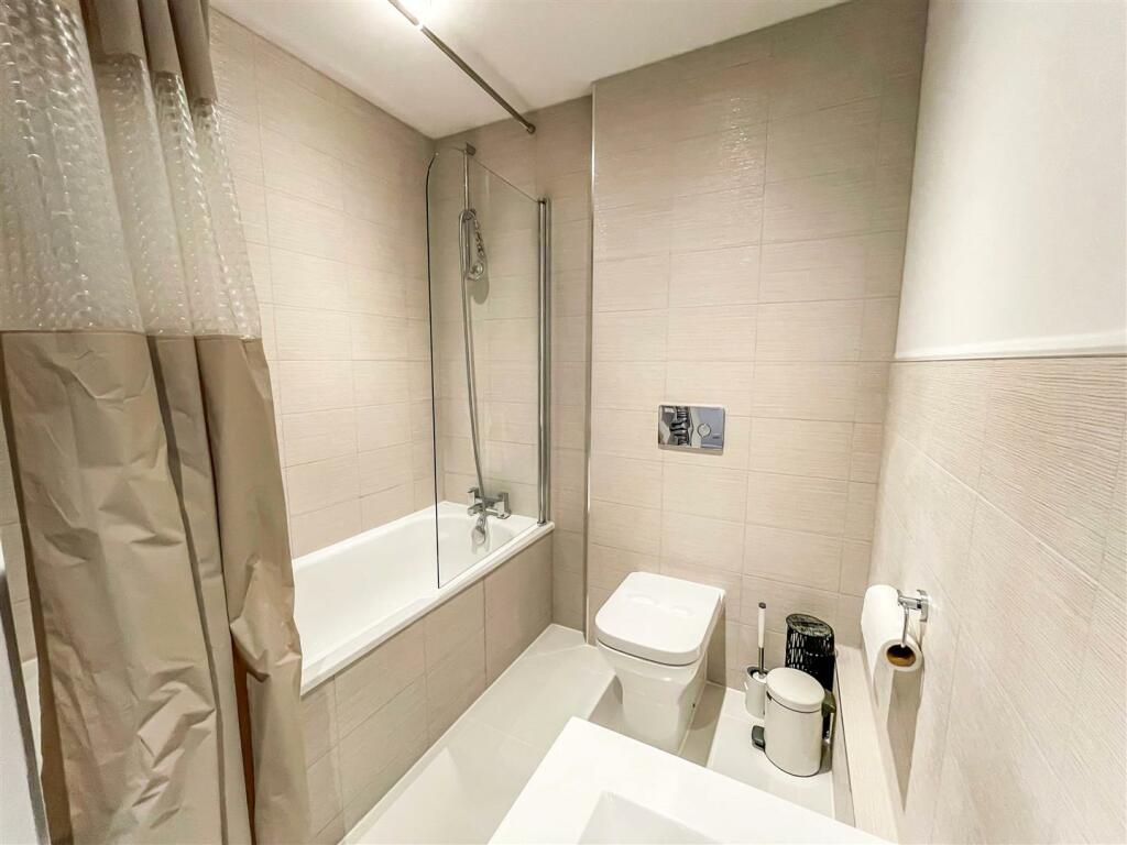 Bathroom.JPG