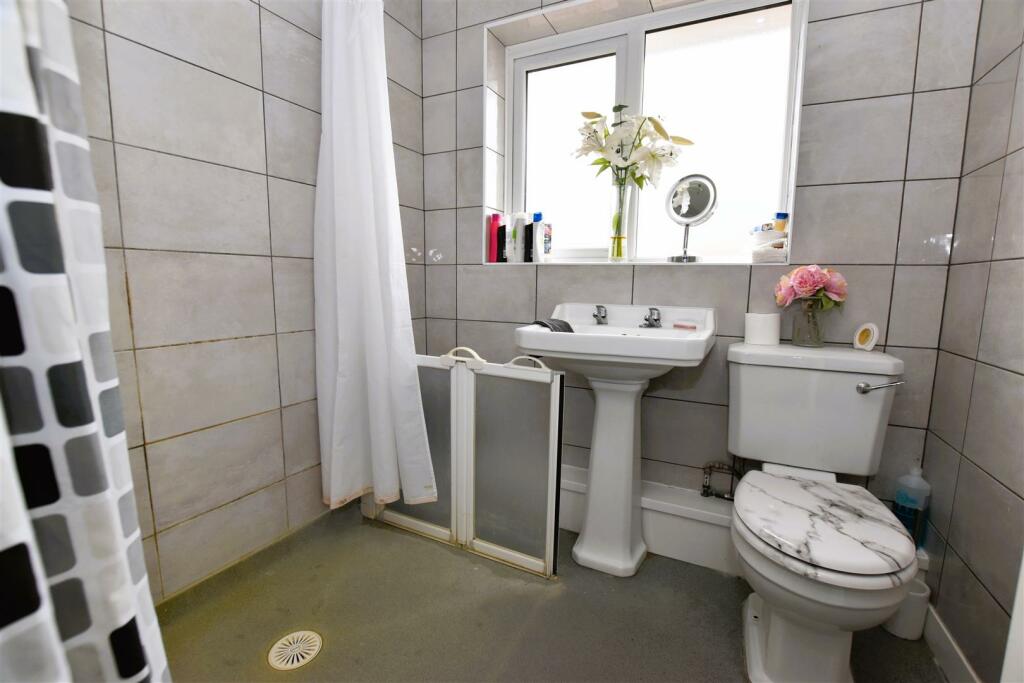 Wet Room.JPG