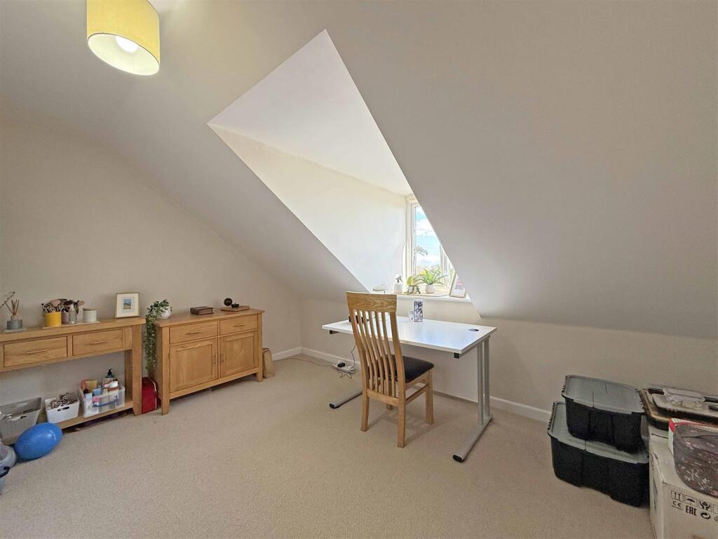 Cobham Close 14 - Bedroom Three.jpg