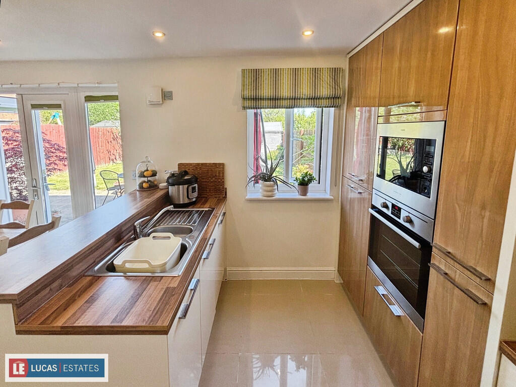 9a76185c-AE-49F6-...