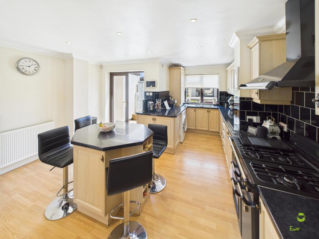 CAM02615G0-PR0074-STILL018