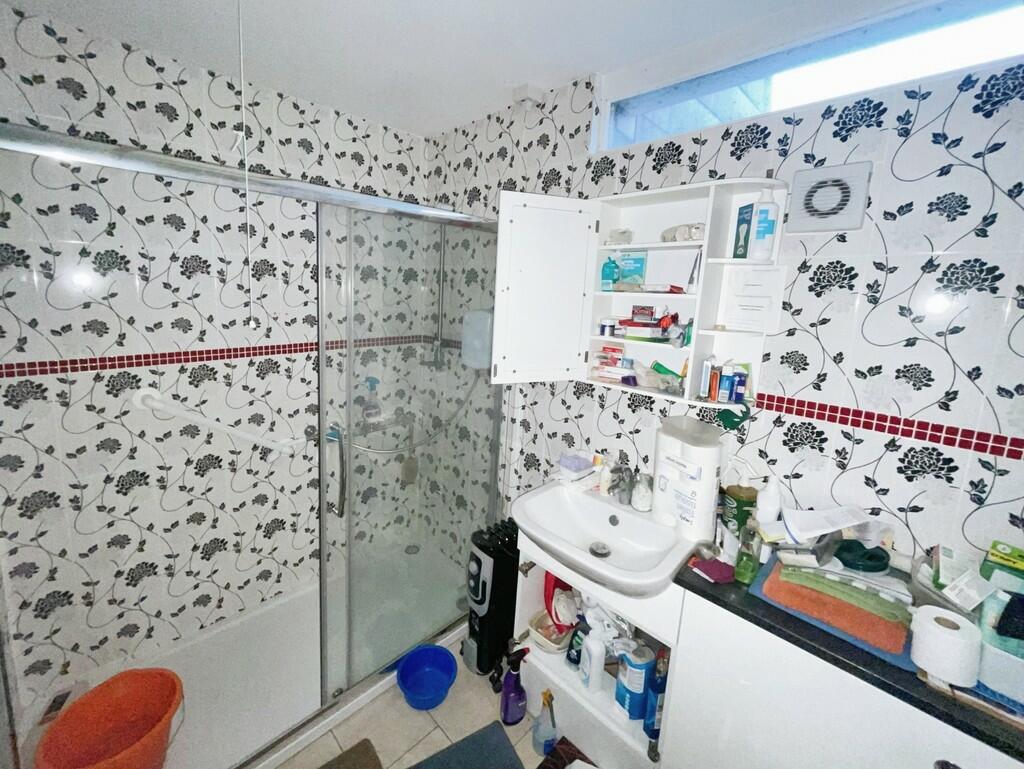 63ae069c-bathroom