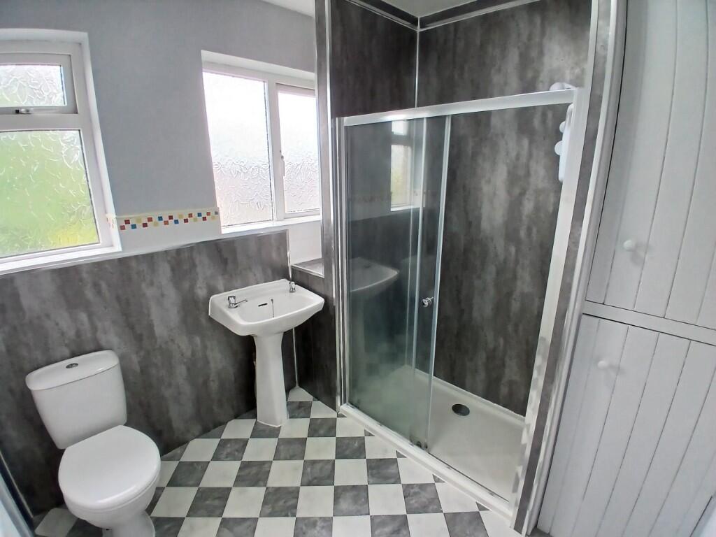 SHOWER ROOM 
