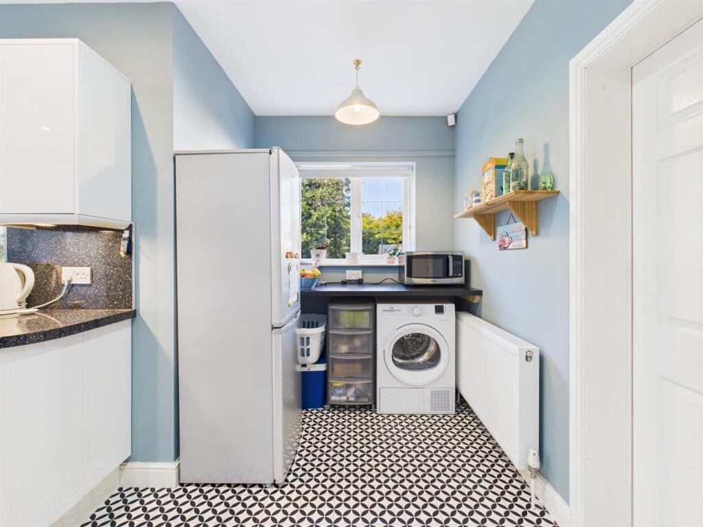 Kitchen: