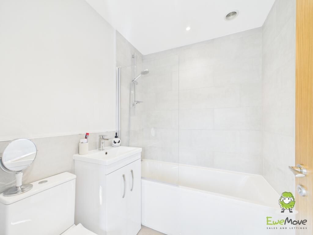 EweMove Basingstoke Estate Agents - Wells Court - 