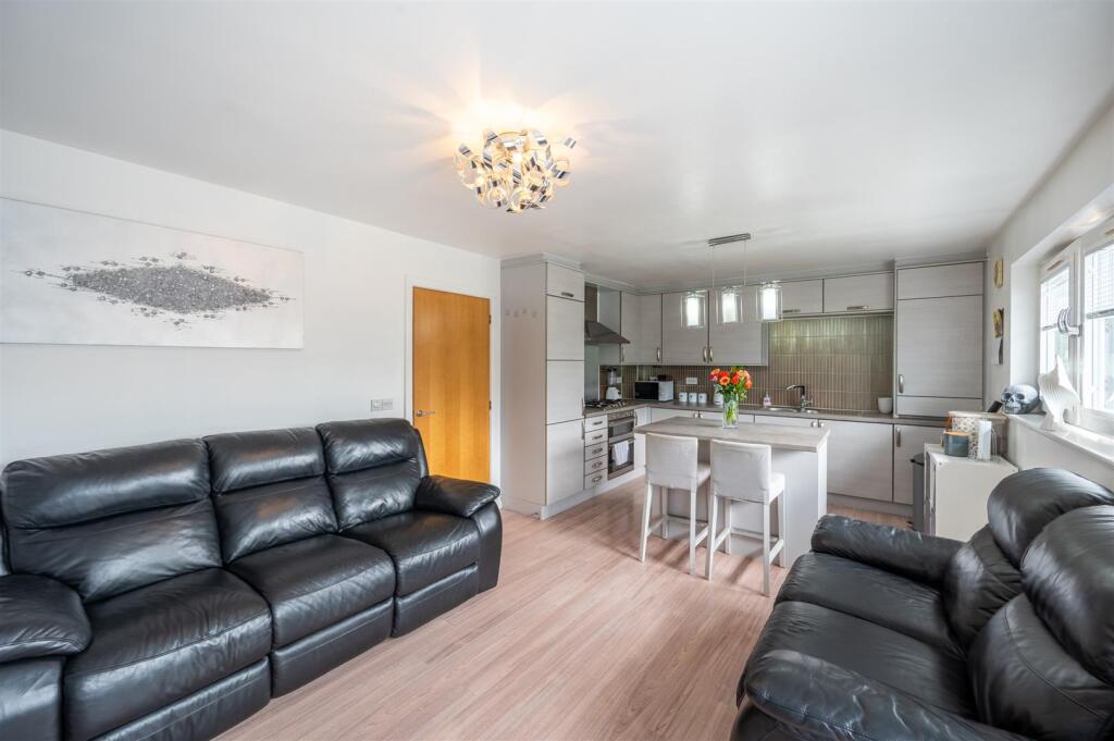 Living room, kitchen (4).jpg