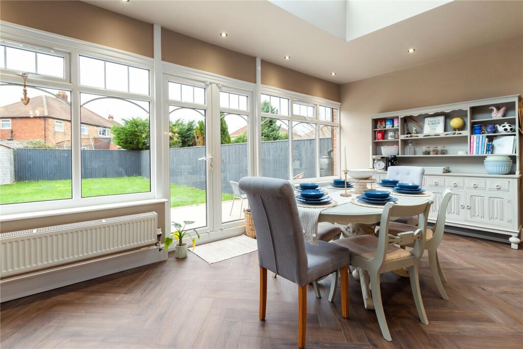 Kitchen/Dining Area