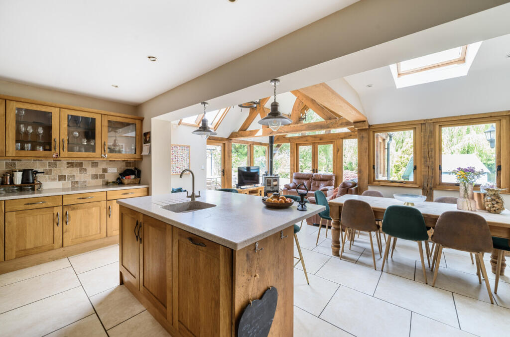 1303445-2-683f23d...