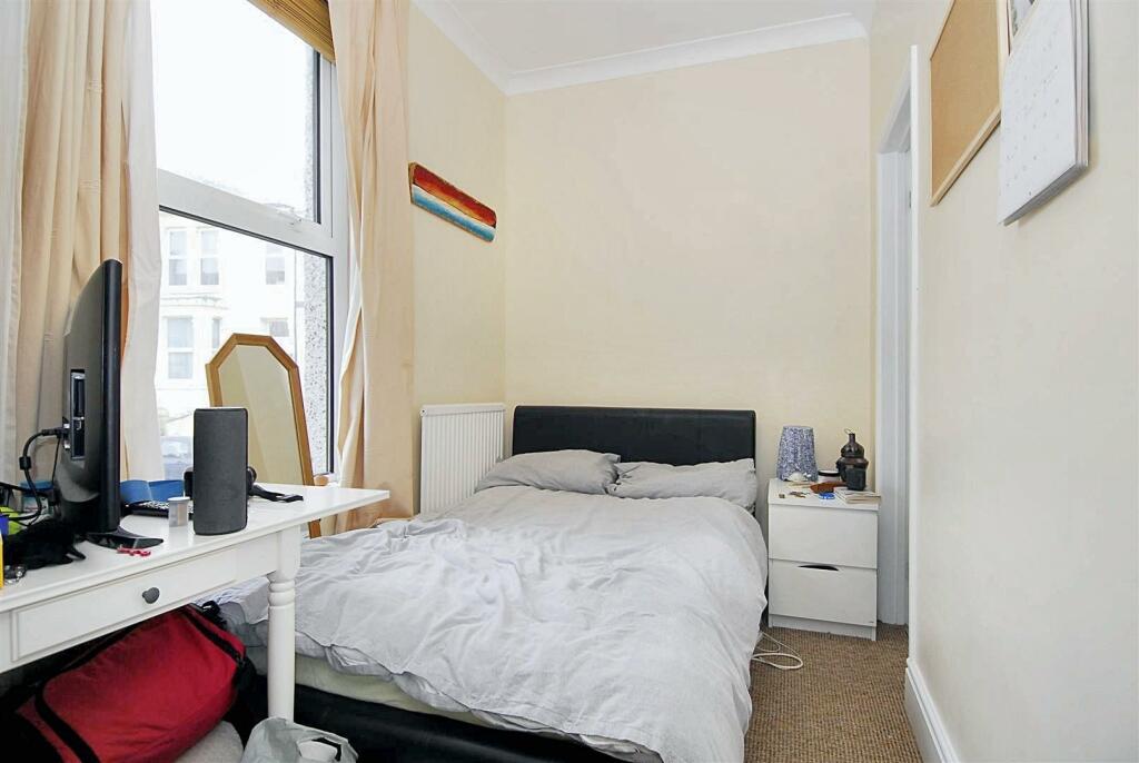 50 furze bedroom 3.jpeg