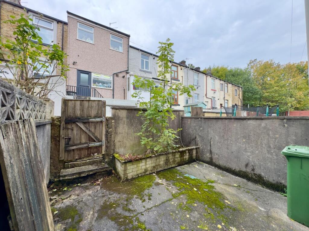 Hollingreave Road, Burnley, Burnley, Back Yard Pho