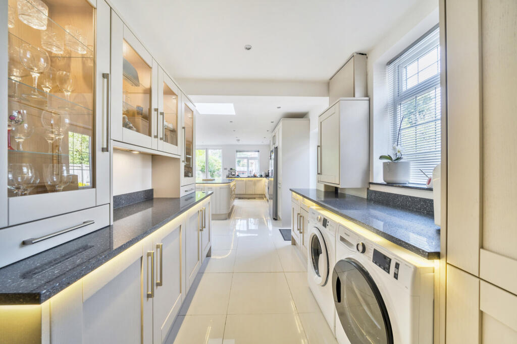 1320276-5-686c055...