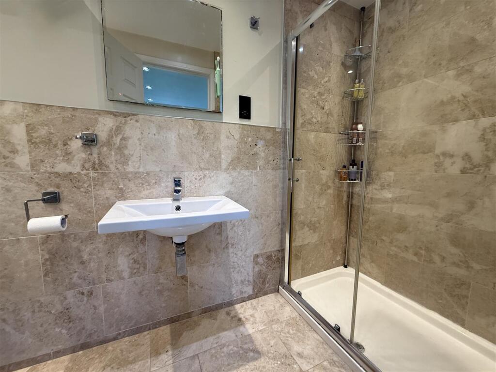 En-Suite A.JPG