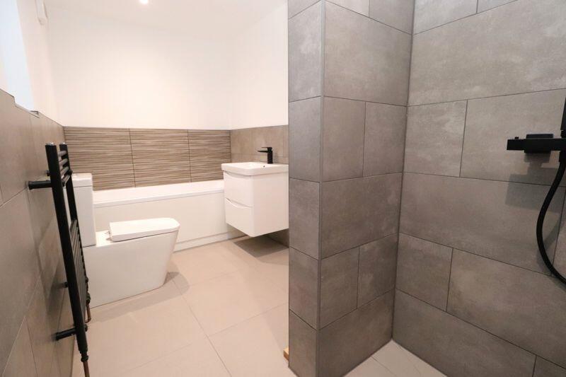 Family Bathroom (First Floor) 