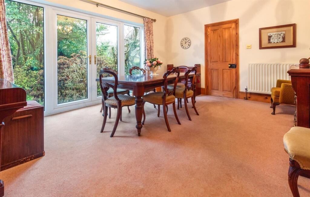 Dining Room - V - 9161.jpg