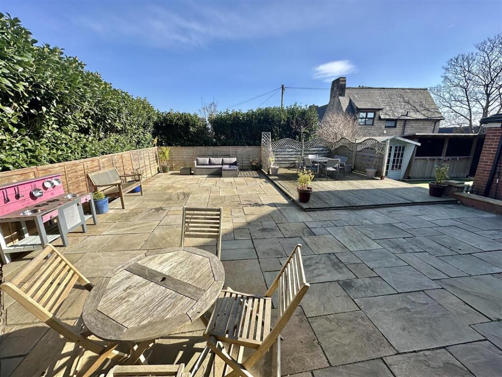 Bramleys Estate Agents - Lee Green - Mirfield (26)