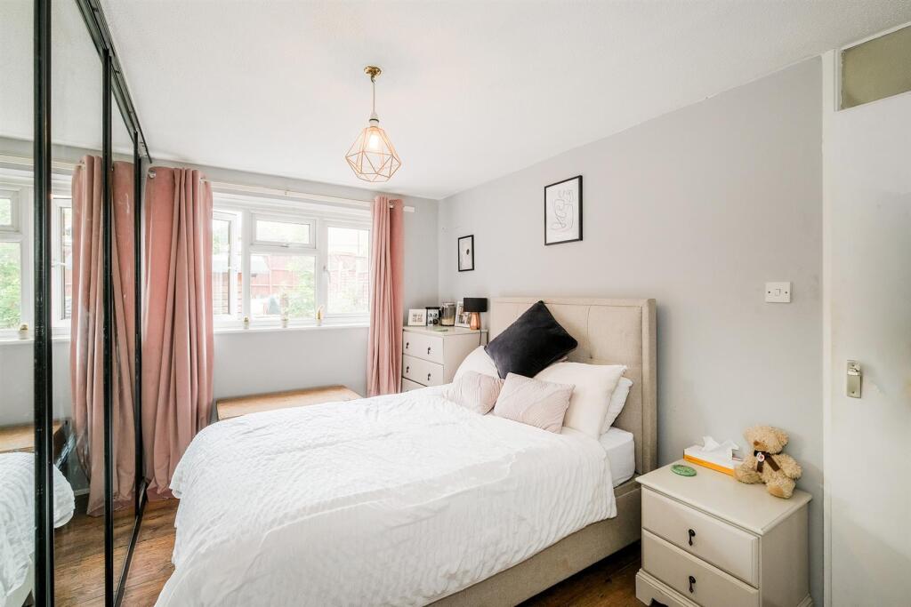Mapleton Road E4