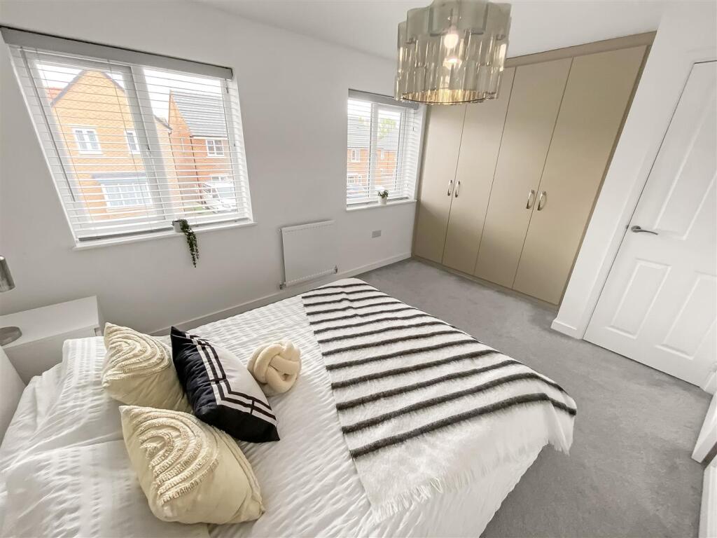 Bedroom One (2).jpg