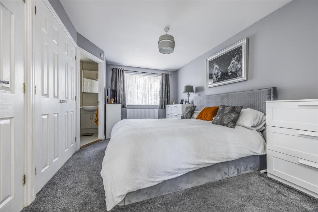 1 Sunnyfields, Central Road, Drayton-PorticoMarket