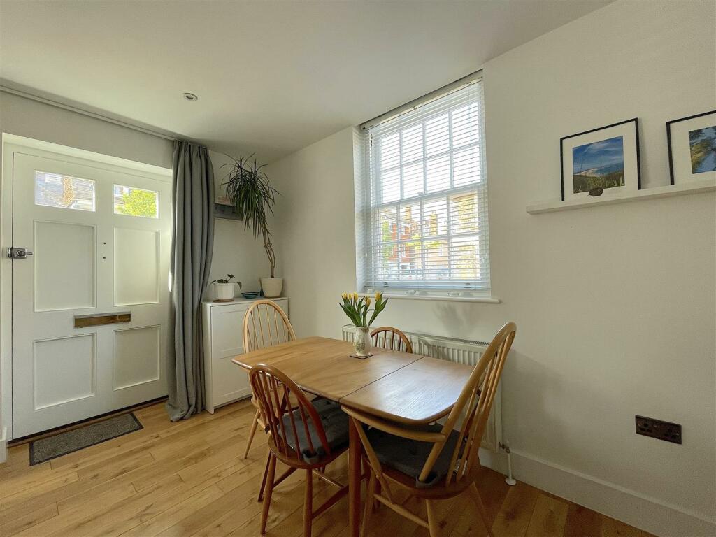 Dining Area (1).jpeg