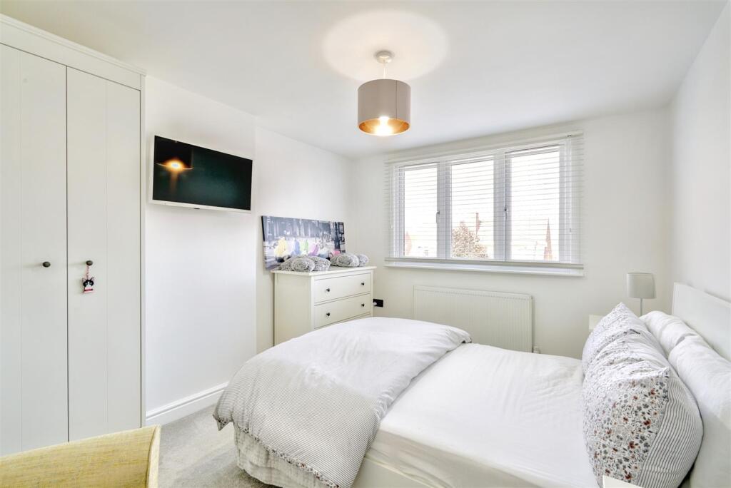 Bedroom 1_1.jpeg
