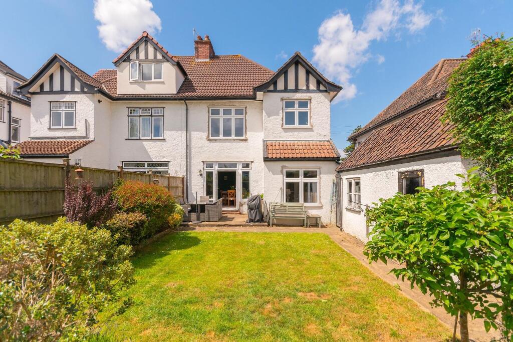 1H0V8HE - External G.jpg