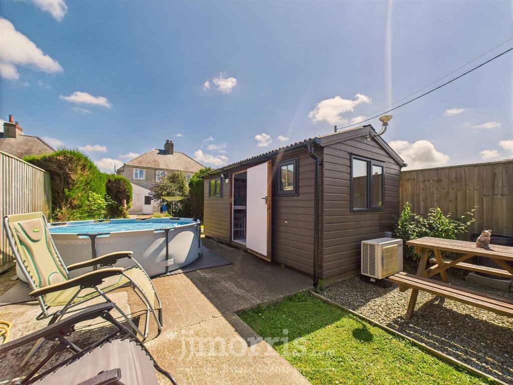 Cabin/Studio/Home Office