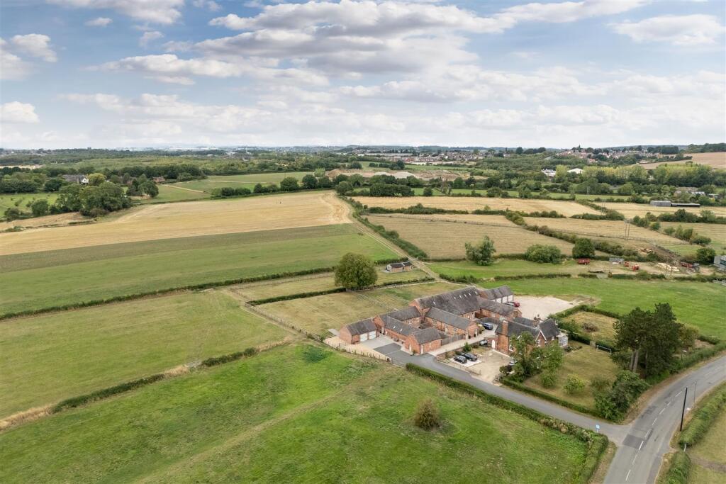 Skylark Barn - Drone 004.jpg