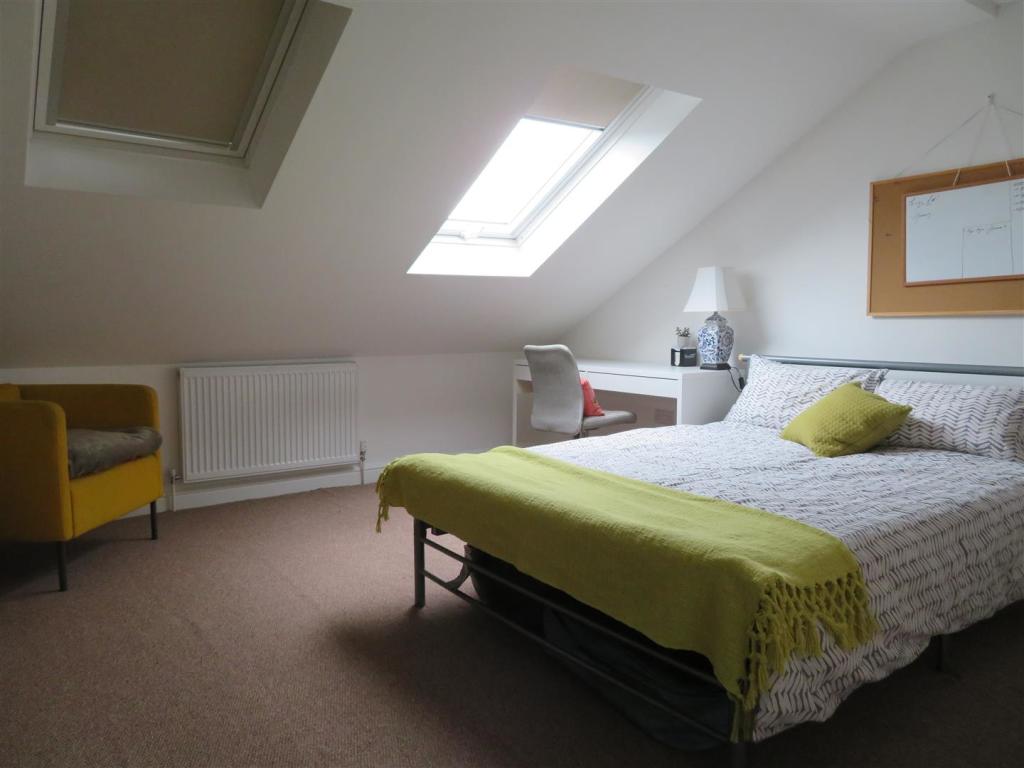 7 Montgomer Bed13.JPG