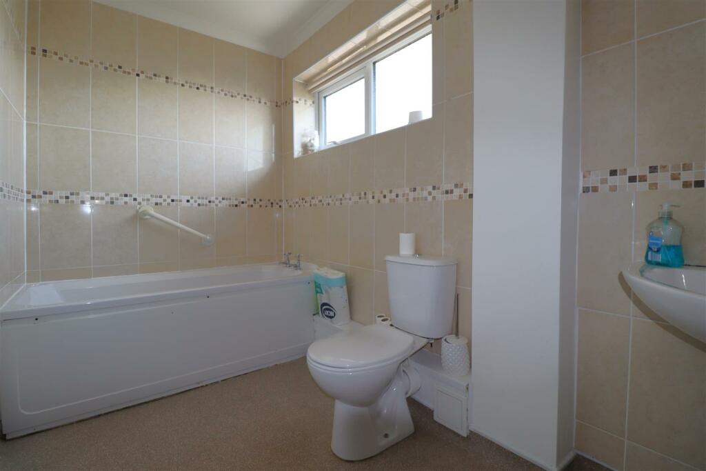 Bathroom (3).JPG