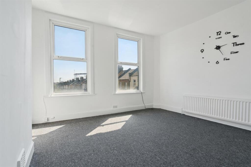 24a Glenburnie Road SW17 recepton 1b.jpg