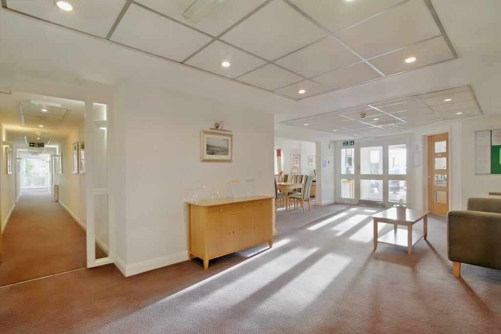8561013-interior10-800.JPG