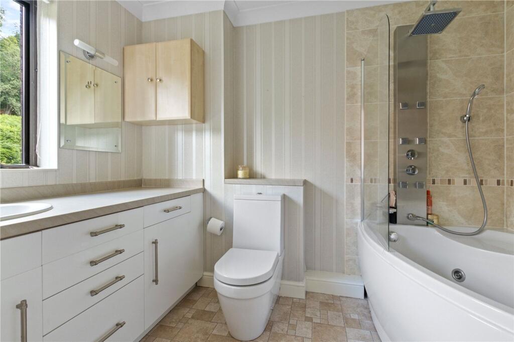En-Suite Bathroom