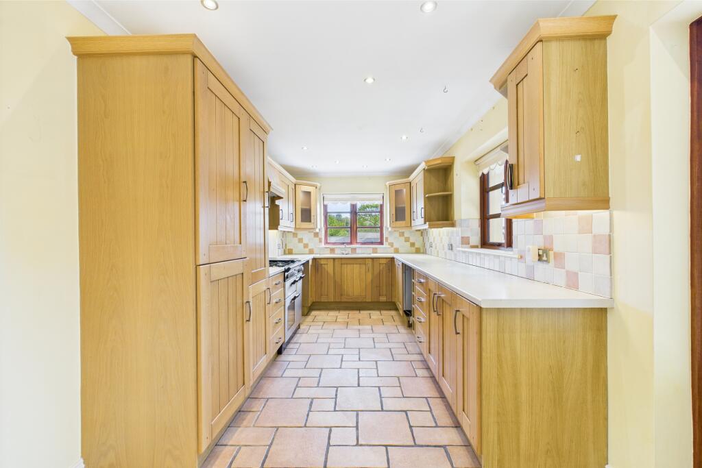 CAM04201G0-PR0080-STILL015