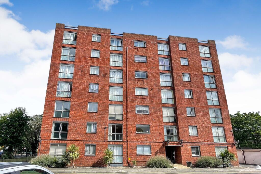 Flat 31 Lloyd House, 20 Tavistock Road, Croydon, Surrey, CR0 2AN