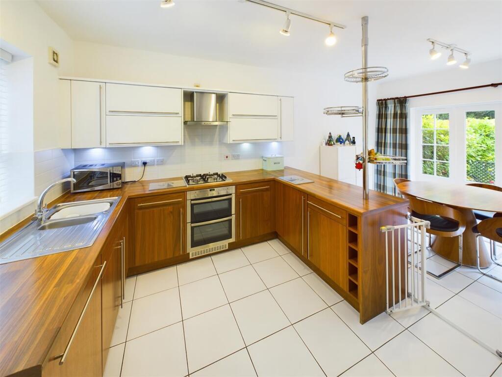 CAM02570G0-PR0020-ST