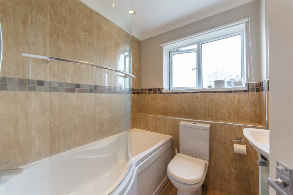 12 Paddock Close-6.jpg