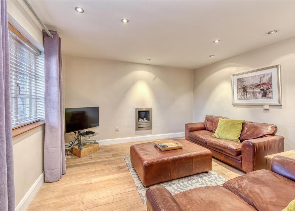 6 Engleton Lane-sitting2.jpg