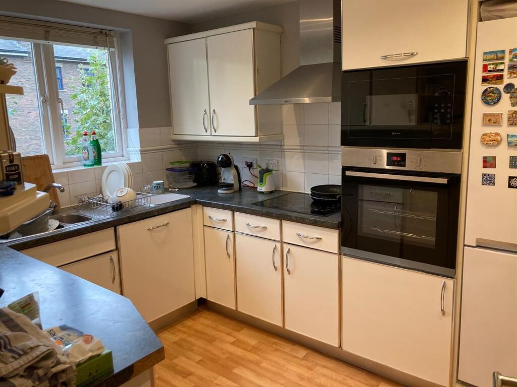 Prices Court OG kitchen.jpg