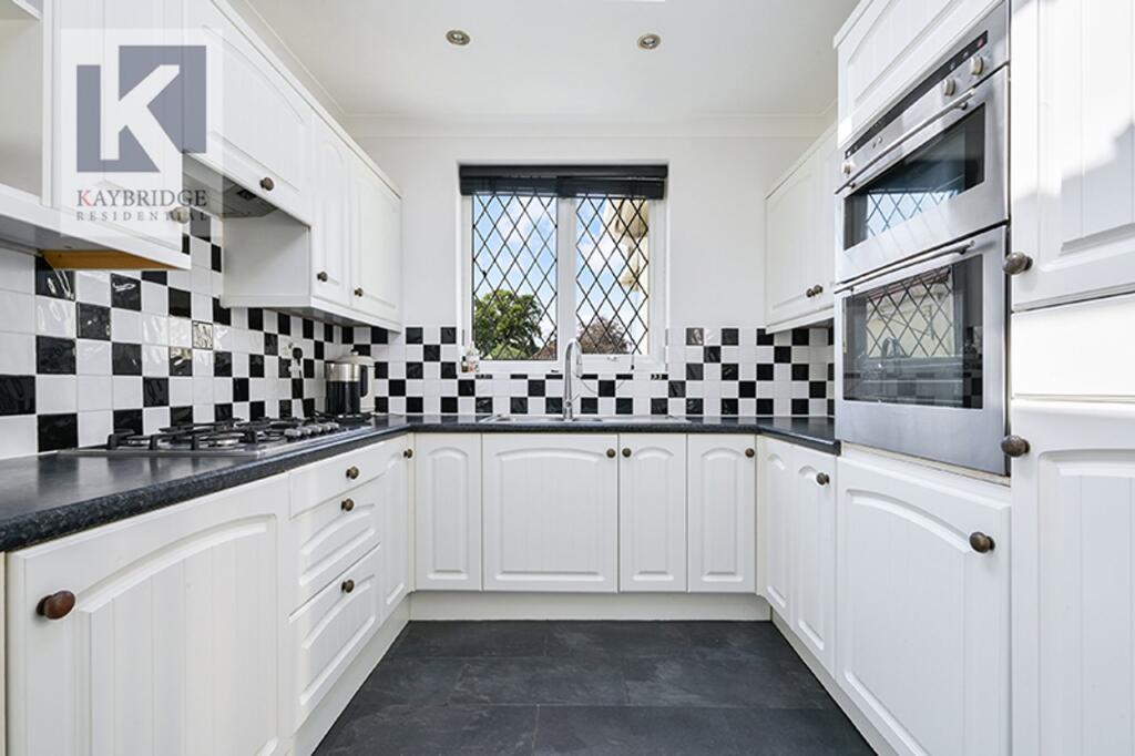 The Warren, Worcester Park - KT4 7DL